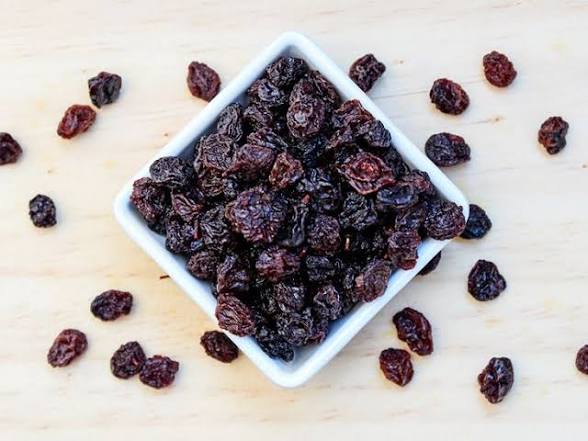 مراحل طرز تهیه آبدوغ خیار سنتی ایرانی با گردو و کشمش درجه یک
